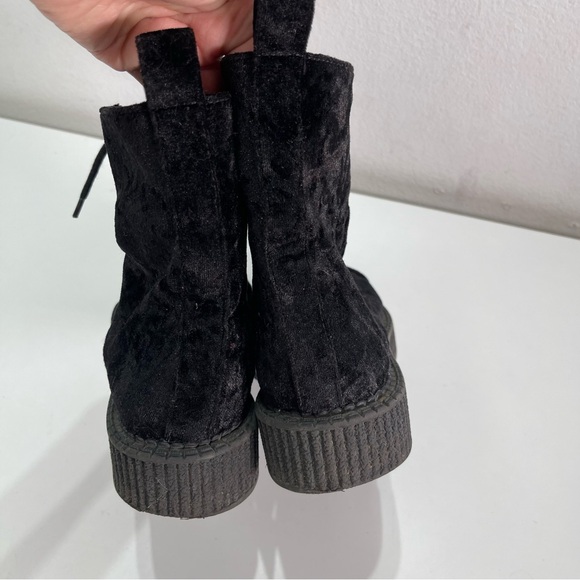 Katy Perry The GIA  Women's7.5 Black Crushed Velvet Ankle Combat Boots Lace Zip - Picture 4 of 7